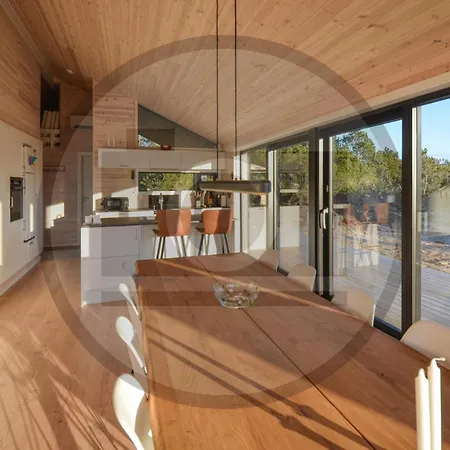 2 Bedroom Gorgeous In Casa de Férias